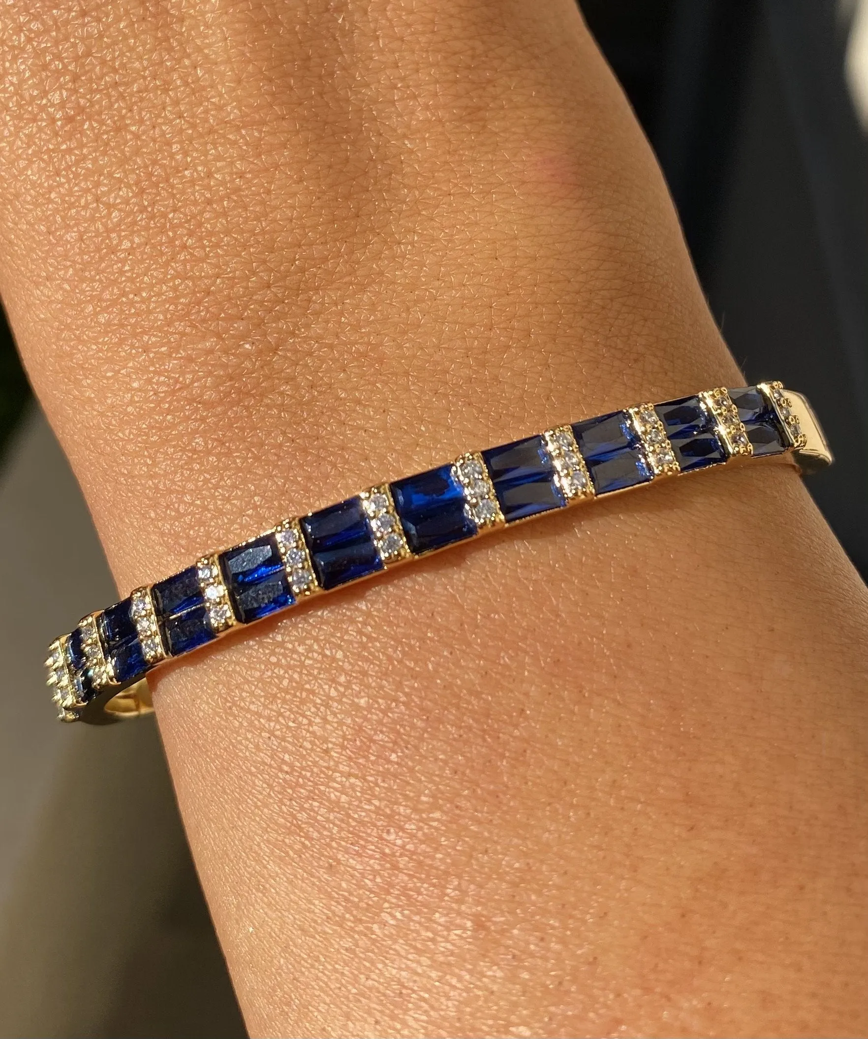 Baguette Bangle in Gold
