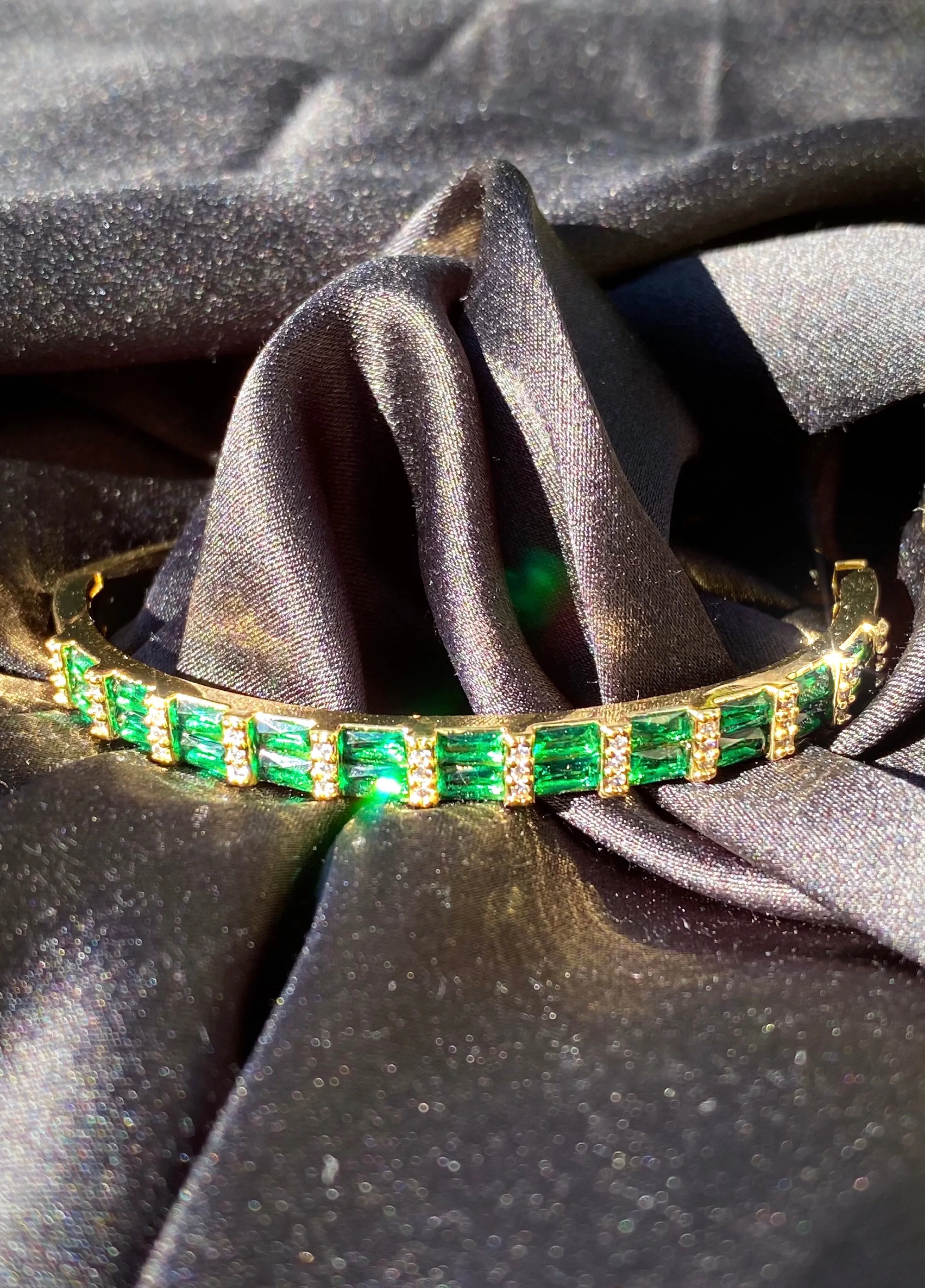 Baguette Bangle in Gold