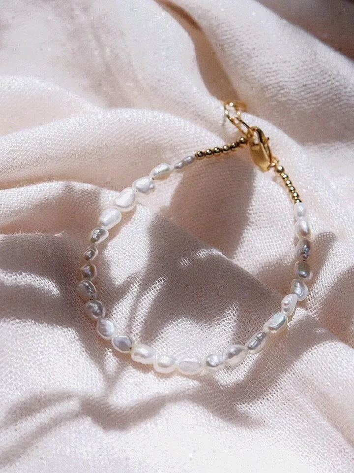 Dainty White Pearl Bracelet - Maile