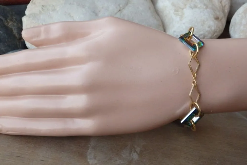 EMERALD CRYSTAL BRACELET