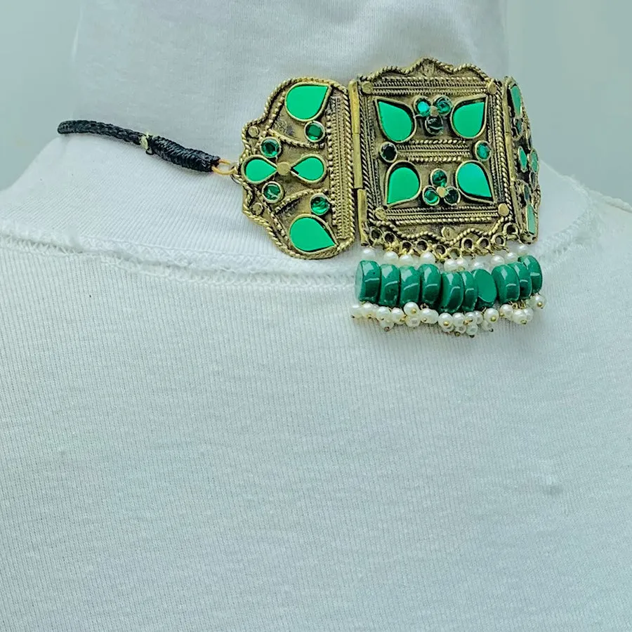 Green Amulet Choker Necklace With Earrings