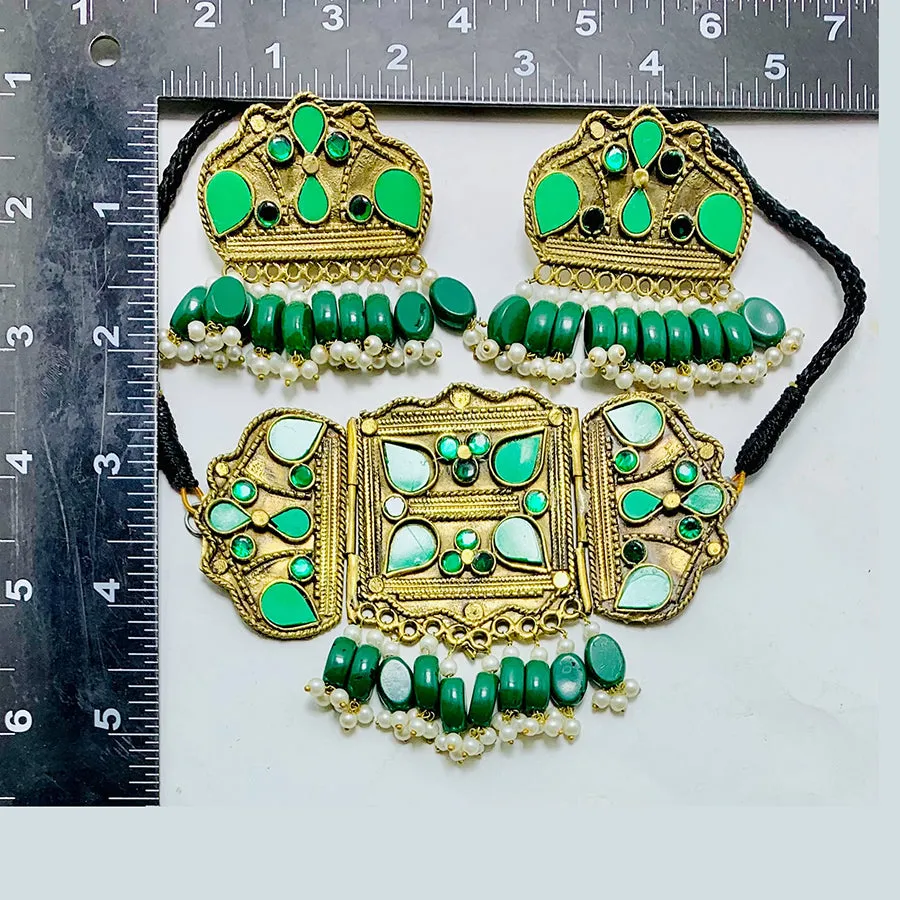 Green Amulet Choker Necklace With Earrings