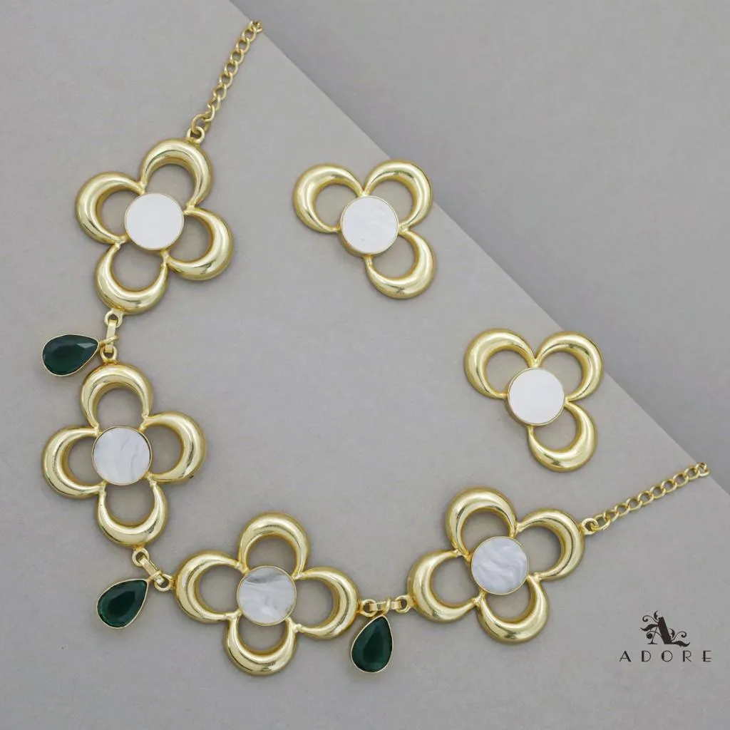 Lianna Glossy Flower MOP Choker