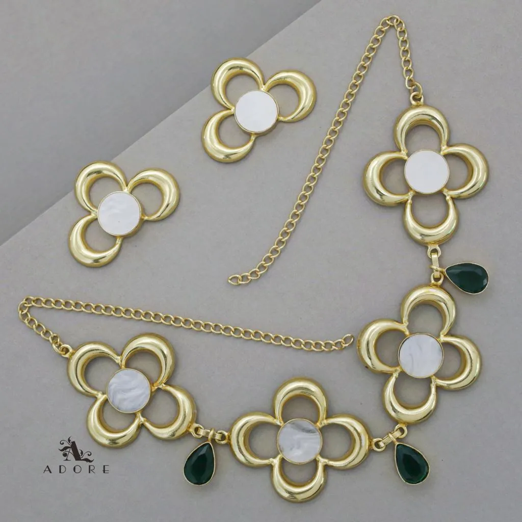 Lianna Glossy Flower MOP Choker