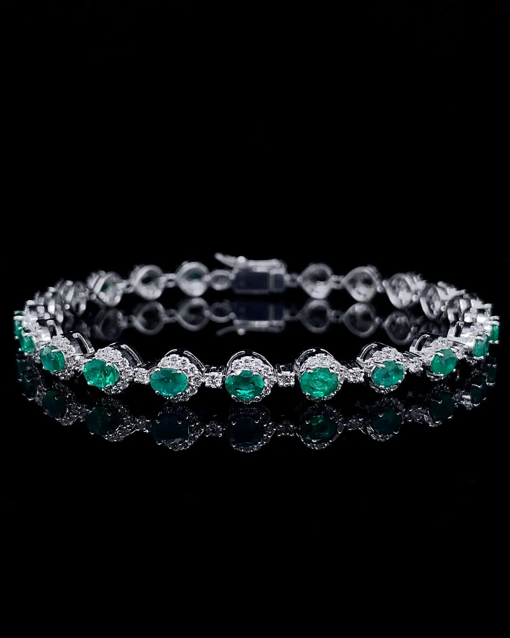 LVNA Signatures™️ Green Colombian Gemstones Diamond Bracelet 18kt