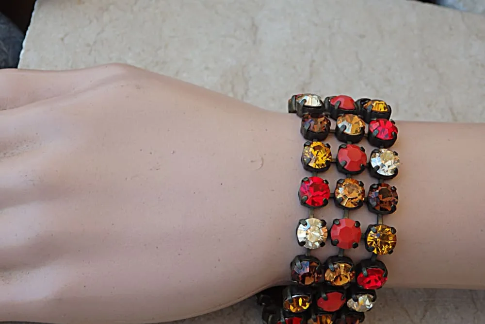 Multi colors bracelet.