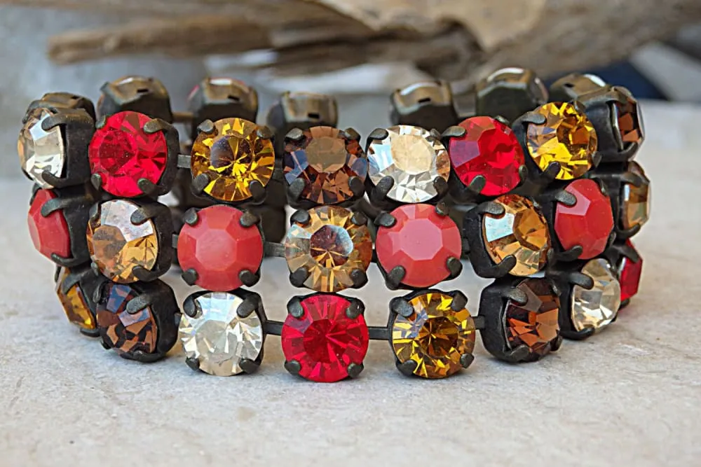 Multi colors bracelet.