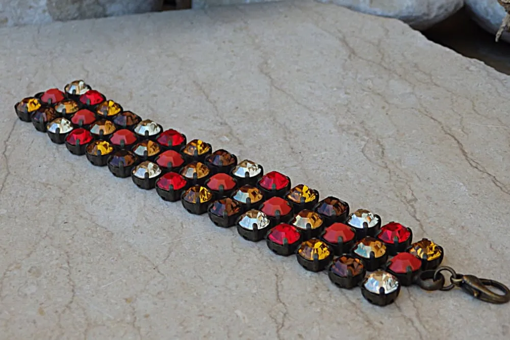 Multi colors bracelet.
