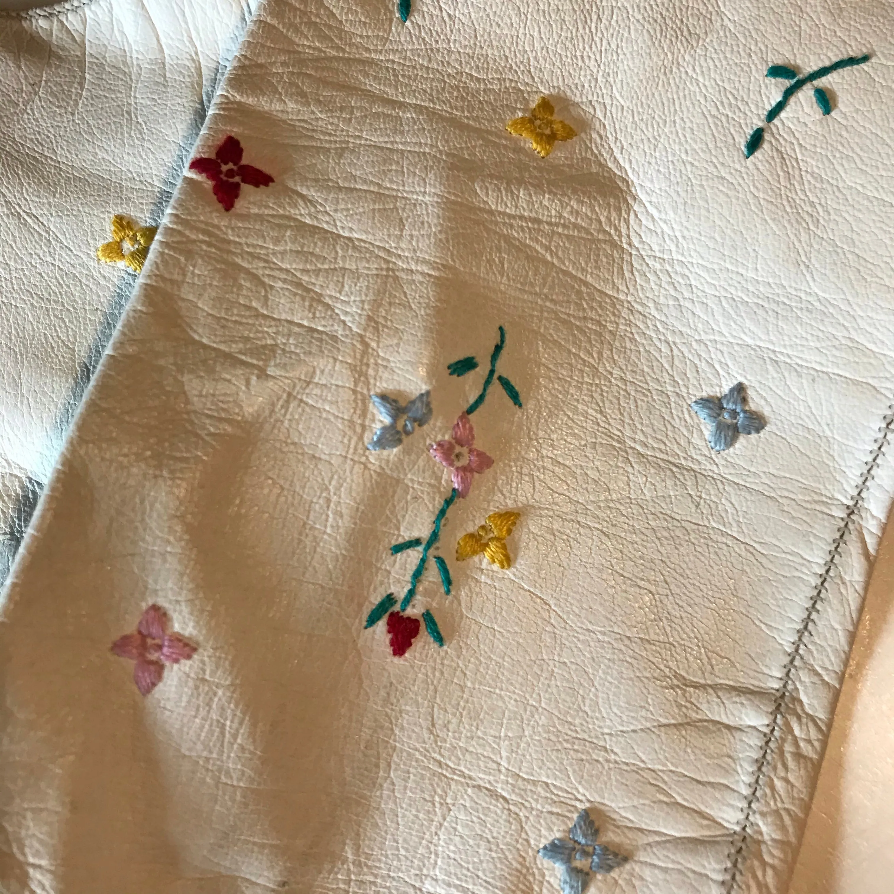 Pastel Floral Embroidered White Leather Gloves circa 1950s