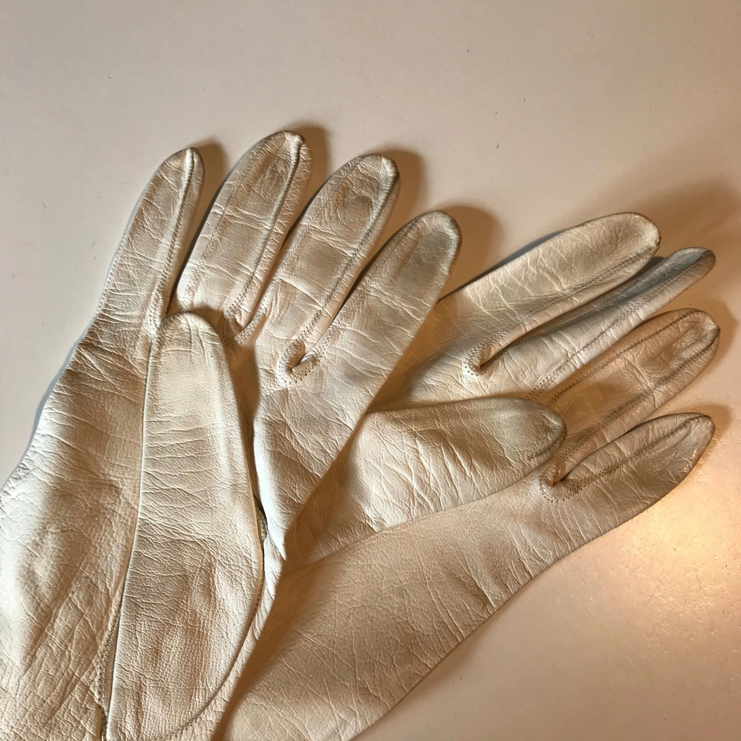 Pastel Floral Embroidered White Leather Gloves circa 1950s