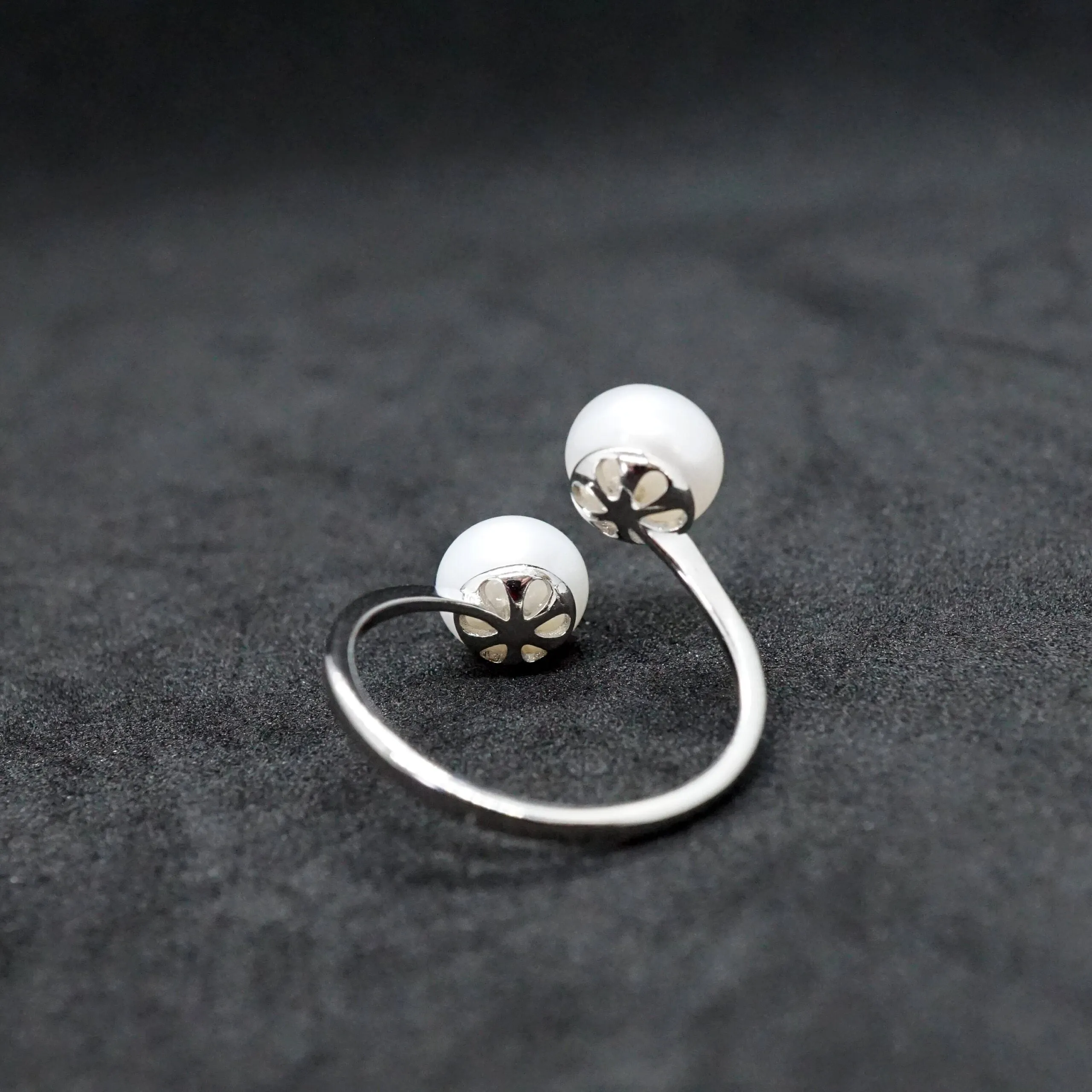 Ruby X - Adjustable double fresh water pearl silver ring