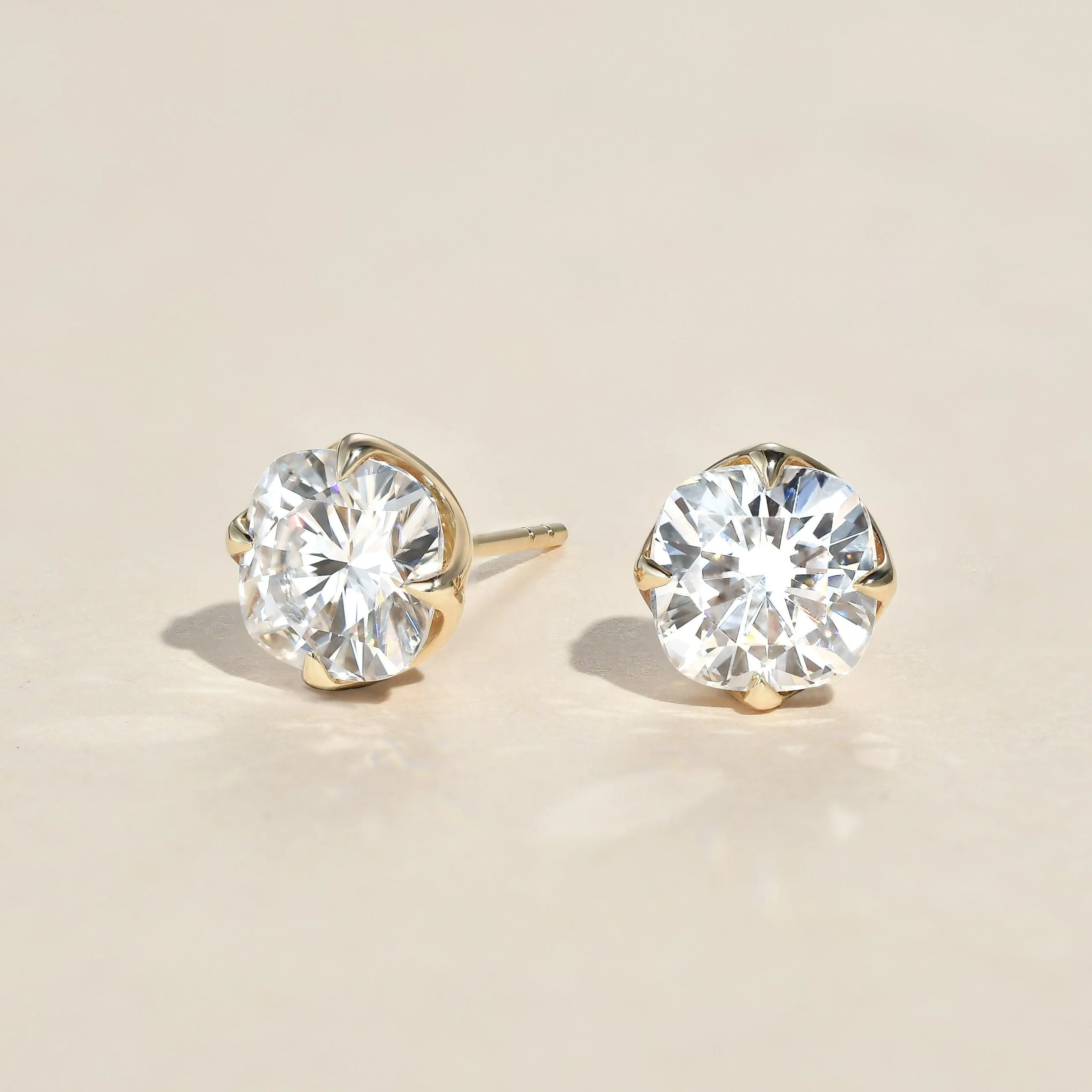 Sqaure Cushion Cut Classic 4-prong Solitaire Gold Studs Set 2pcs