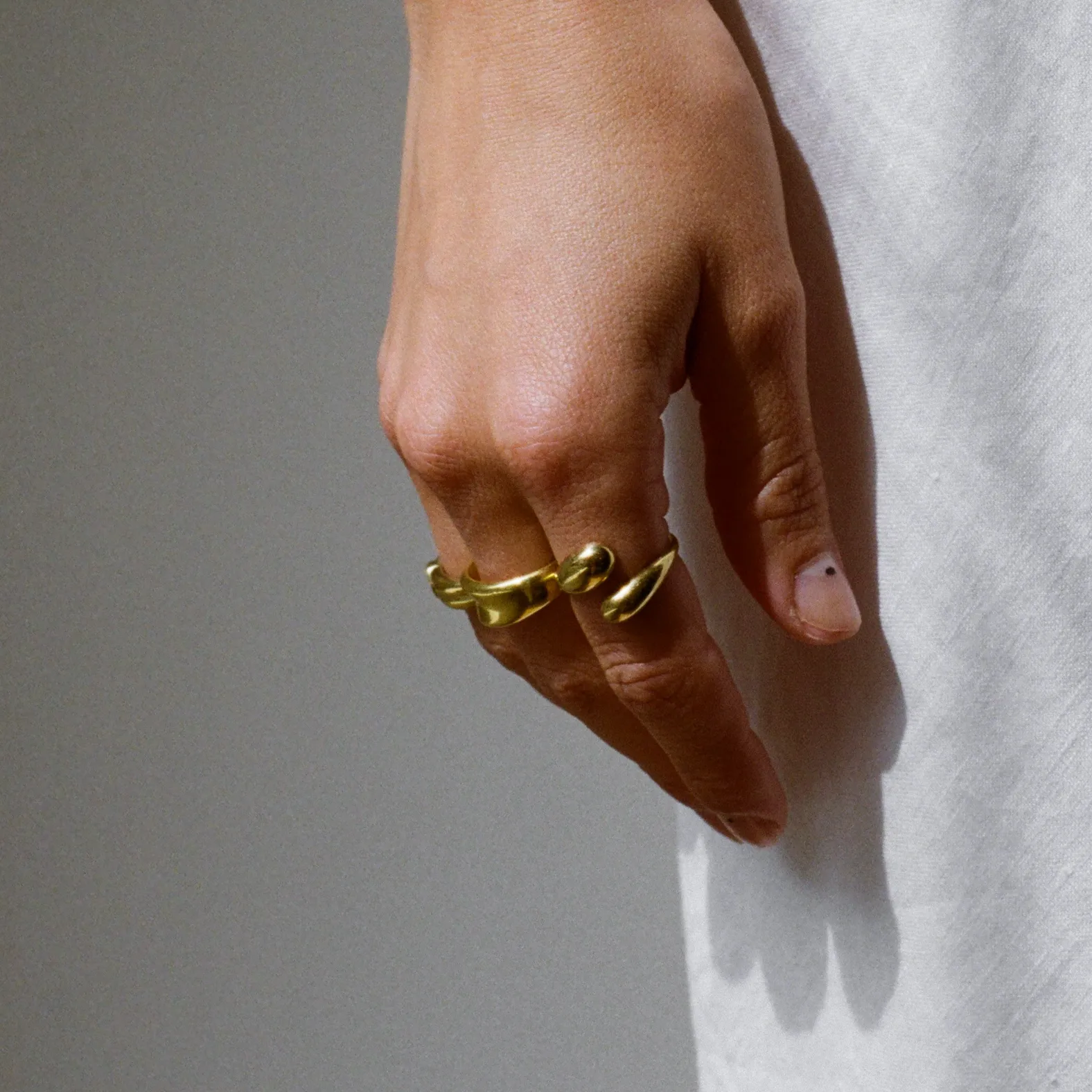 THE AVA RING - Solid 14k gold