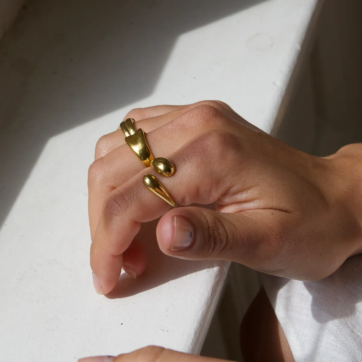 THE AVA RING - Solid 14k gold