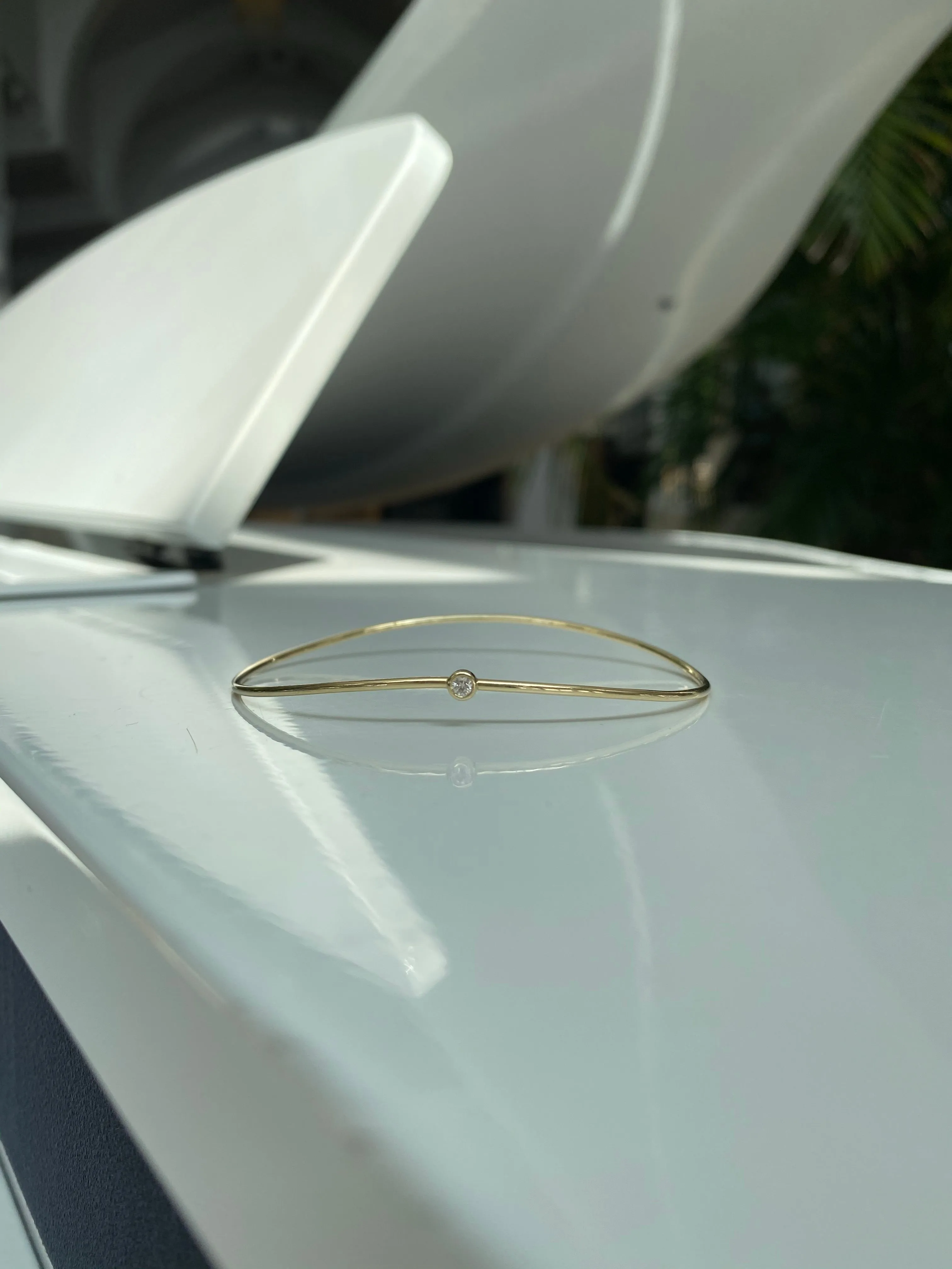 “Wave” Bangle with diamond in solid gold