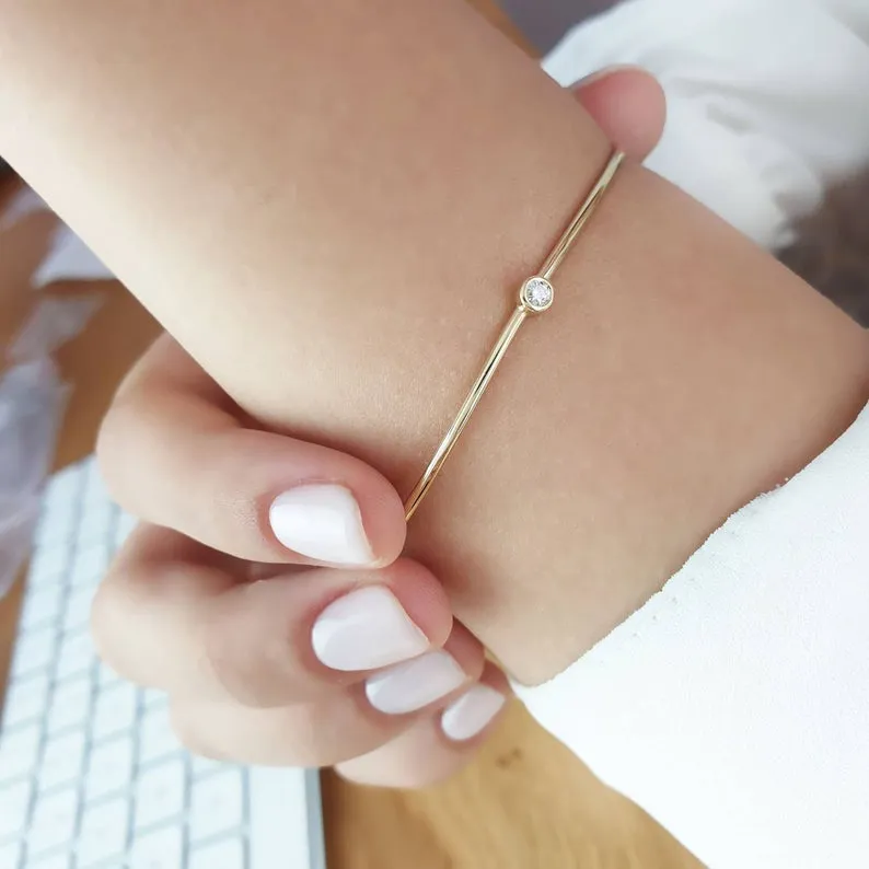 “Wave” Bangle with diamond in solid gold